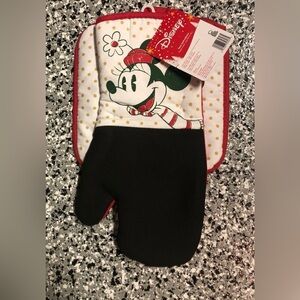 Disney Minnie Mouse Holiday Polka Dot Oven Mitt and Pot Holder